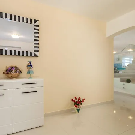 Holiday home Gabriel - Lbn417 By Interhome *