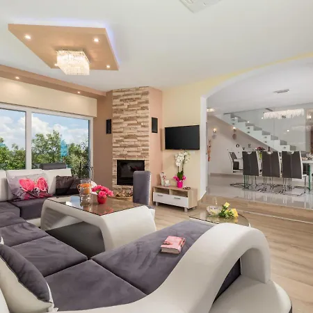 Gabriel - Lbn417 By Interhome Holiday home *