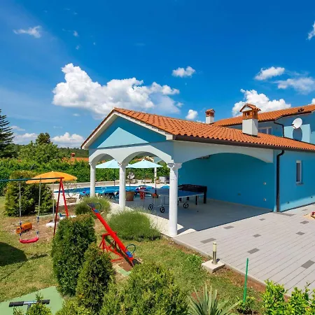Holiday home Gabriel - Lbn417 By Interhome