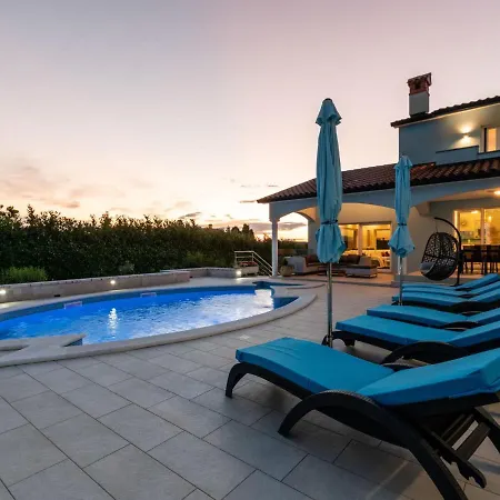 Holiday home Gabriel - Lbn417 By Interhome *